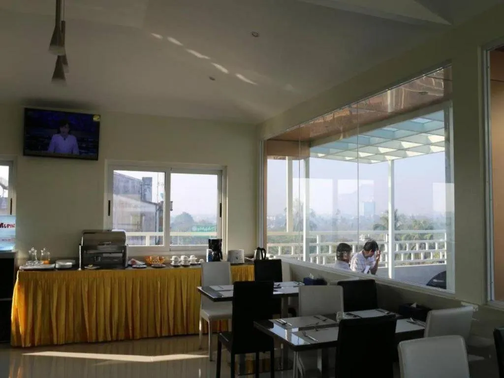 8Day Hotel Yangon 3*,